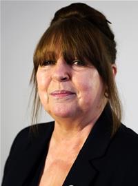 Photo of Jennifer Warren
